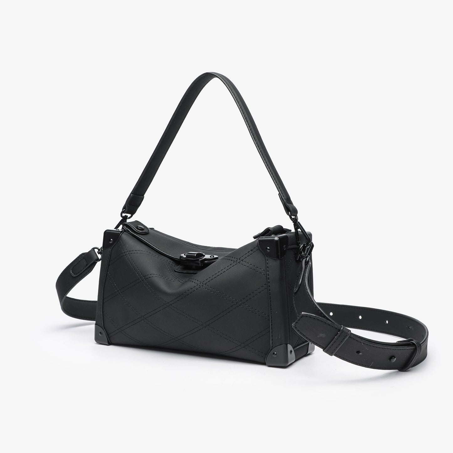 【A033】クール◇上品◇ダイヤ型のステッチ入りのマット合皮スクエアバッグ 黒
